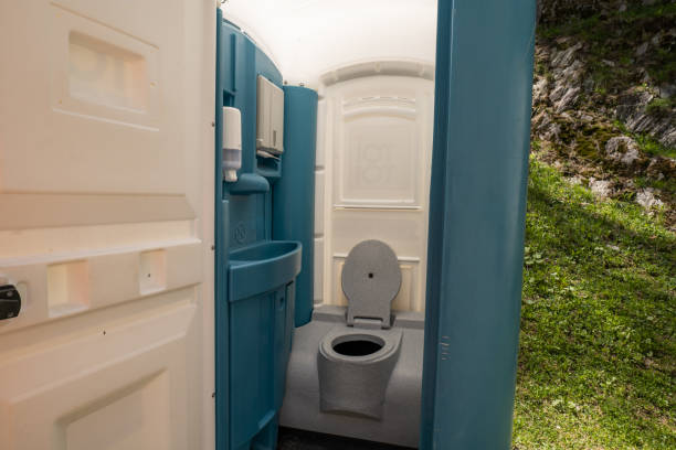 Porta potty delivery and setup in Azusa, CA
